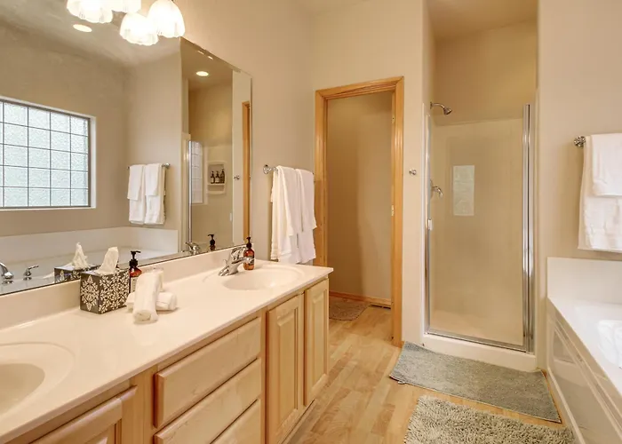 Trail Access On-site! Retreat Near Golf Holiday home