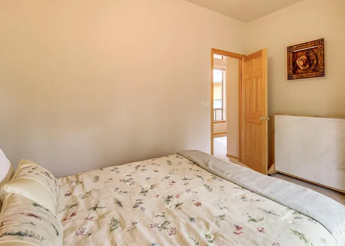 Trail Access On-site! Retreat Near Golf Holiday home