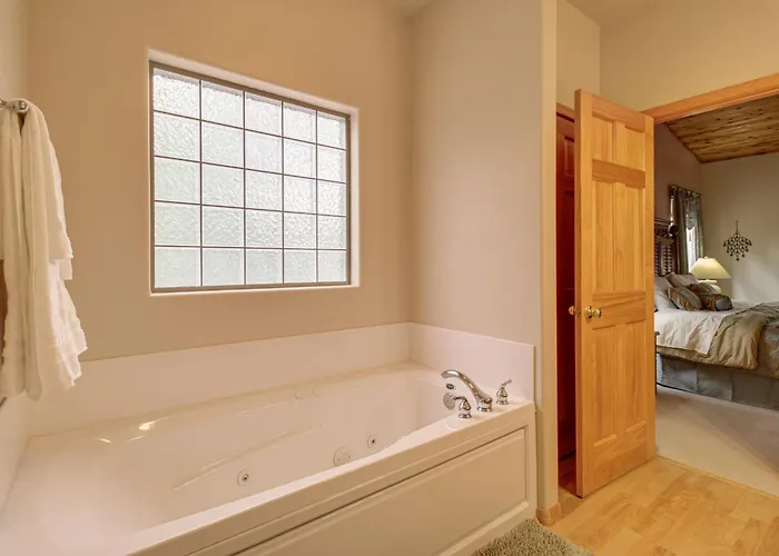 Holiday home Trail Access On-site! Retreat Near Golf