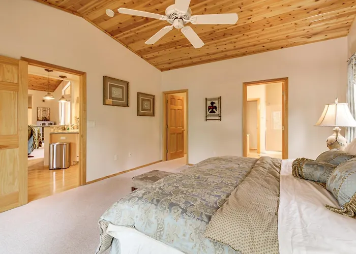 Holiday home Trail Access On-site! Retreat Near Golf Pinetop-Lakeside