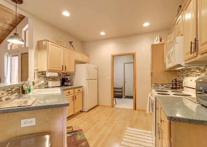 Trail Access On-site! Retreat Near Golf Holiday home