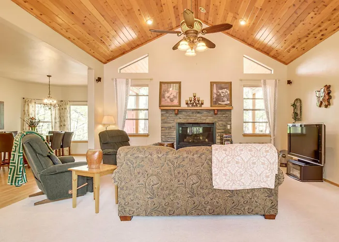 Trail Access On-site! Retreat Near Golf Holiday home *